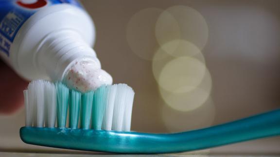 10 diversi modi di utilizzare il dentifricio.