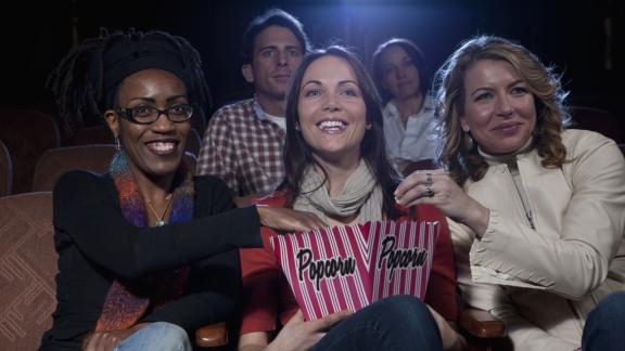 Perché al cinema si usa mangiare i pop-corn?