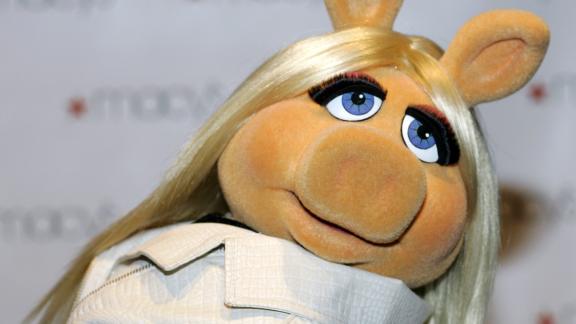 Miss Piggy canta Hello di Adele