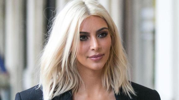 Kim Kardashian bionda per il marito
