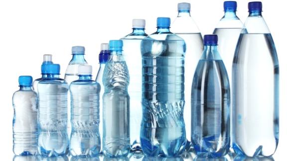 Ecco cosa devi controllare prima di acquistare le bottiglie d'acqua