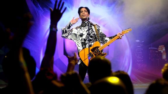 Prince: al concerto le star sono Stevie Wonder e Chaka Khan…e c'è anche Obama 