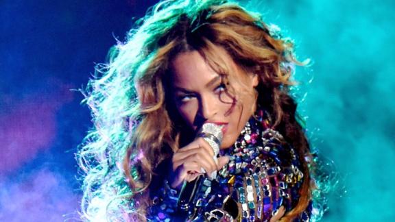 Beyoncé: show rimandati per riposare le corde vocali