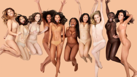 La lingerie che si adatta al "nude" di ogni colore di pelle 
