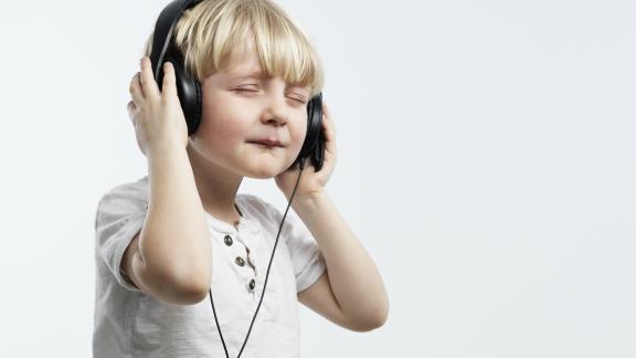 Perché la musica può dare i brividi? Lo spiega uno studio di imaging  celebrale.