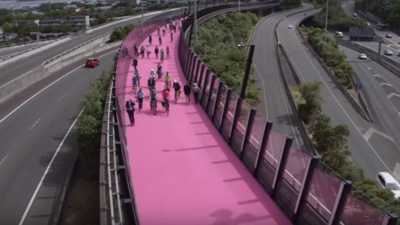 La pista ciclabile fluo sarà la più bella al mondo