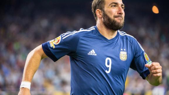 Higuain è il calciatore più pagato della storia della serie A. Chi lo segue sulla vetta?