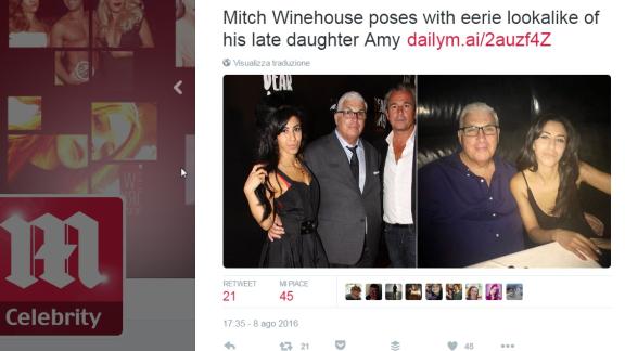 Amy Winehouse in posa col padre come sei anni fa: ma è solo una sosia