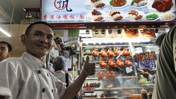 Sono chioschi, ma hanno una stella Michelin: ecco lo Street food di Singapore
