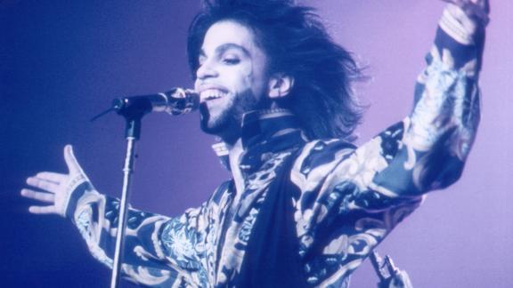 Prince: trovati nella sua casa farmaci oppiacei contraffatti