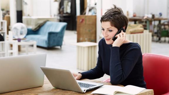 Gli smartphones fanno diminuire l'efficienza sul posto di lavoro