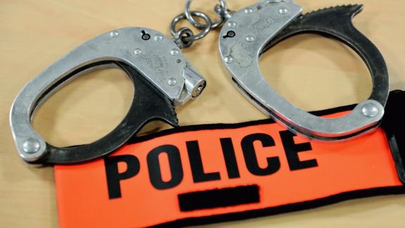 Spit Hood. La nuova discussa tecnica di arresto della polizia inglese