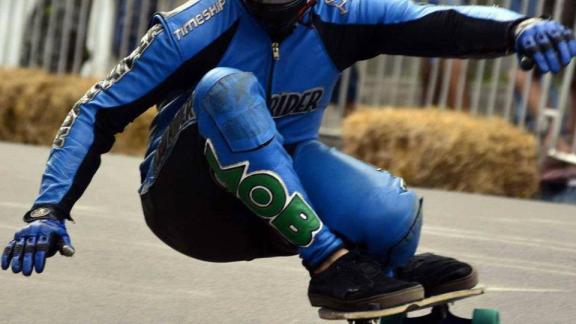 A 140 kilometri orari sullo skateboard. Il record di Kyle Wester 