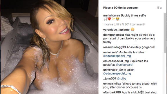  Mariah Carey e il suo selfie in vasca da bagno tra schiuma e diamanti