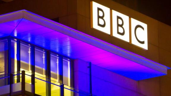 Cronista ignora la nascita del principino George. La BBC lo licenzia, ma viene condannata