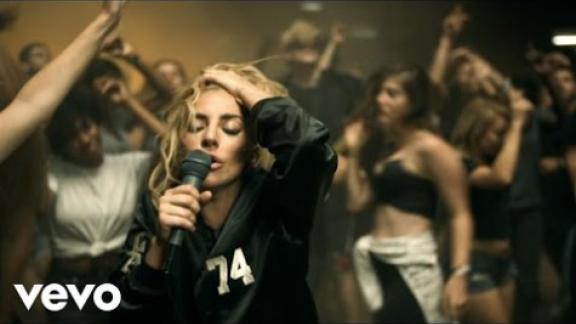 Lady Gaga pubblica il video di "Perfect Illusion"