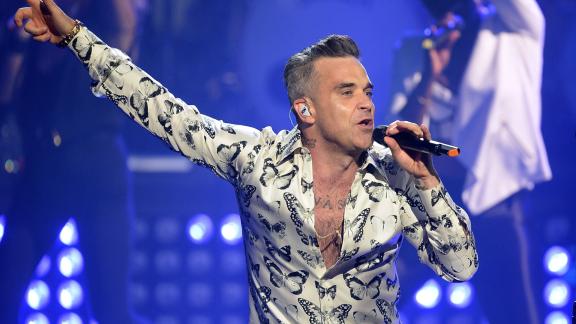 Robbie Williams fa arrabbiare i russi con il suo nuovo video