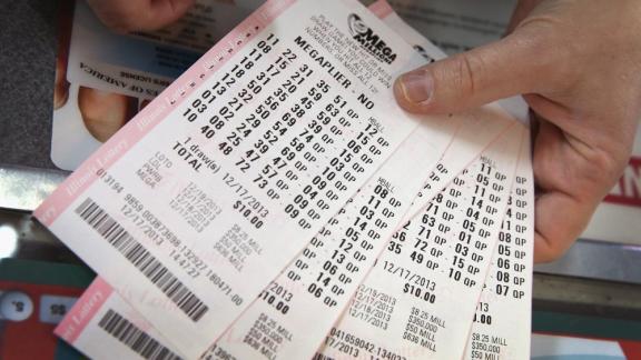 Vince 1 milione di dollari lasciando passare un cliente maleducato