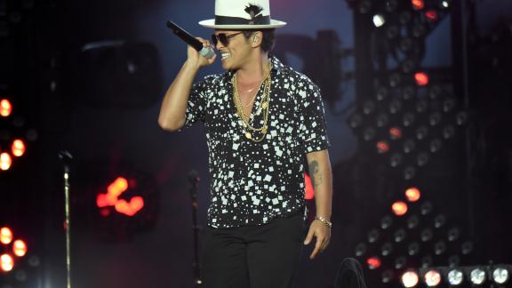 Bruno Mars e Mark Ronson: citati in giudizio per "Uptown Funk"