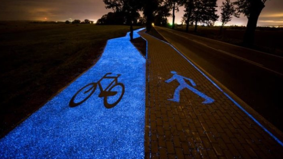 In Polonia esiste una pista ciclabile ad energia solare che si illumina al buio