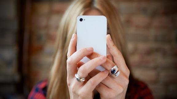 Il selfie senza mani. E' sfida "all'ultimo smartphone"