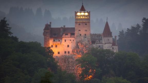 Halloween al castello di Dracula. Il concorso di Airbnb