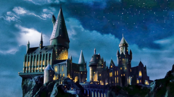 Hogwarts. Aperte le iscrizioni alla scuola di magia di Harry Potter