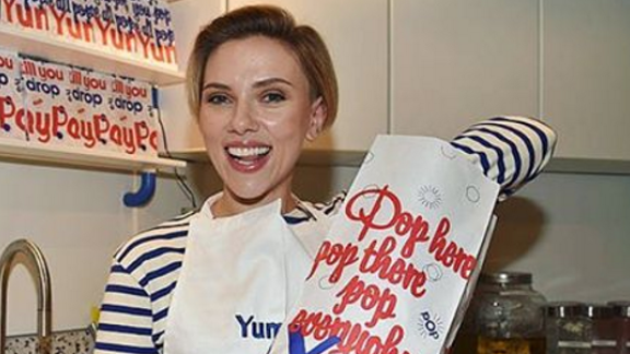 Scarlett Johansson, commessa per un giorno