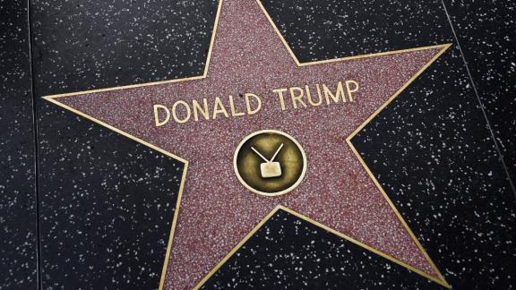 Walk of Fame. La stella di Donald Trump sulla strada di Hollywood distrutta da un vandalo