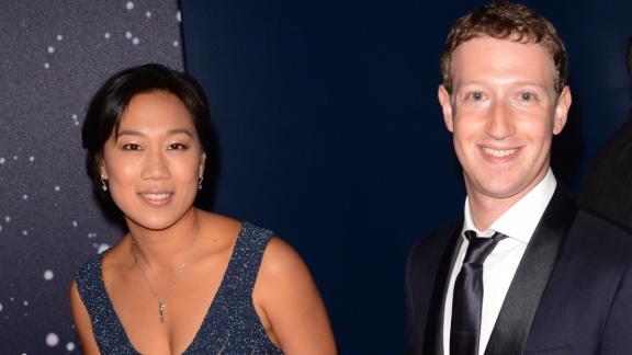 Zuckerberg, "Il primo appuntamento 13 anni fa" . Il romanticismo è social