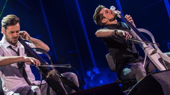 I 2Cellos omaggiano Freddie Mercury