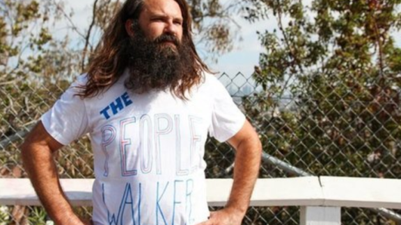 The People Walker. Accompagna le persone per le strade di Los Angeles per 7 dollari al miglio