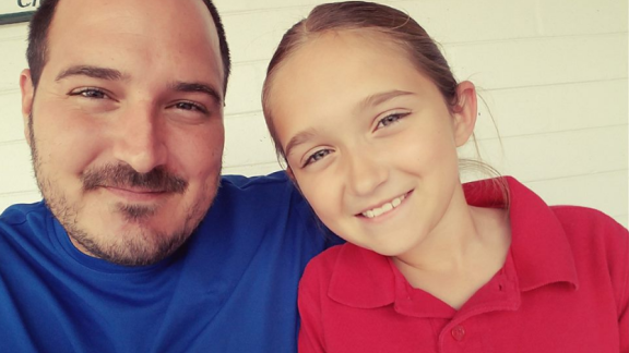 Papà single a scuola alla "Daddy daughter hair factory"