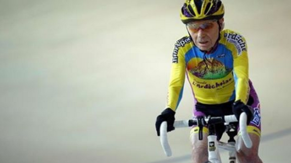 Record in bicicletta a 105 anni. La vittoria di Robert Marchand 