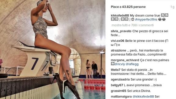 Federica Pellegrini con le pinne con tacco, ecco la foto su Instagram