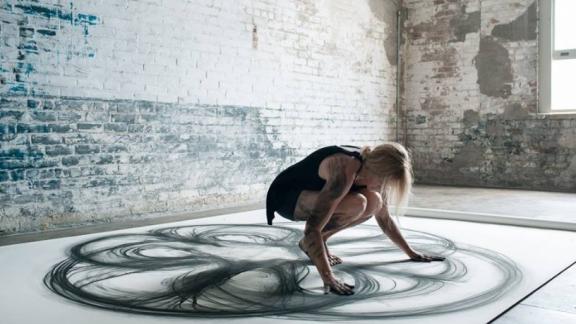 Disegnare con il corpo, l'arte danzante di Heather Hansen 