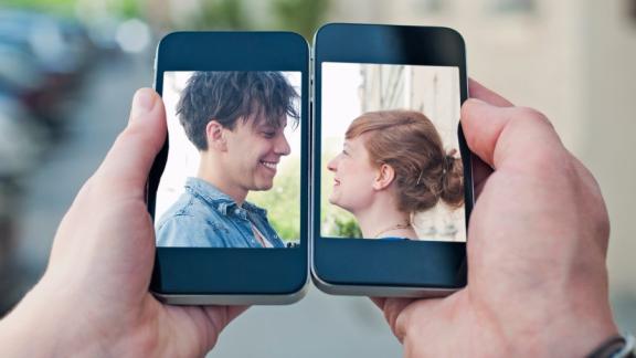 Su Facebook arriva la funzione “Discover People”. Conoscere nuovi amici non è mai stato così facile