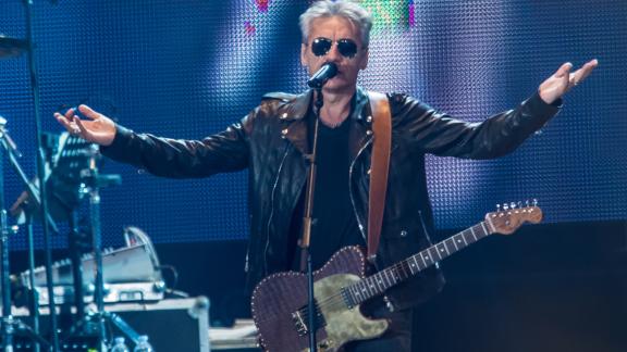 Ligabue: saltano tutti i concerti a Roma per un problema alle corde vocali