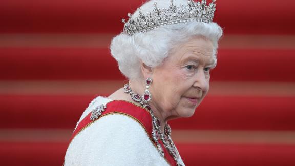 Elisabetta II è in rosso a causa della chiusura delle sue residenze