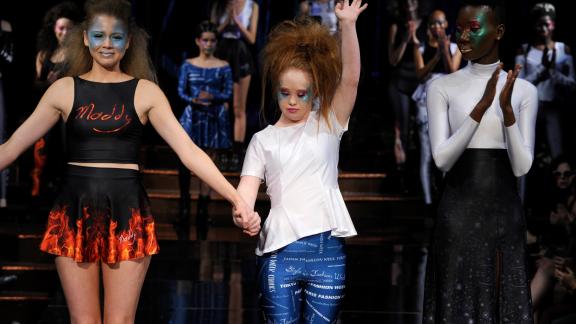 Madeline Stuart. La prima modella con la sindrome di Down diventa stilista