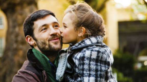 Festa del papà: le dediche e le frasi da scrivere