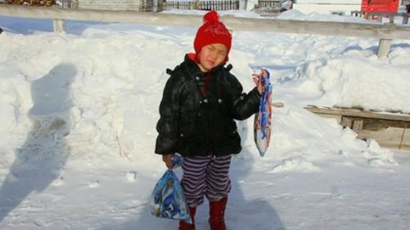 Bimba di 4 anni attraversa sola e a piedi la taiga siberiana per salvare la nonna