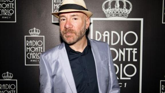 Mario Venutii in diretta negli studi di Radio Monte Carlo venerdì 7 aprile alle 12.10 