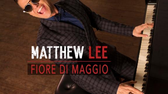 MATTHEW LEEFiore di maggio