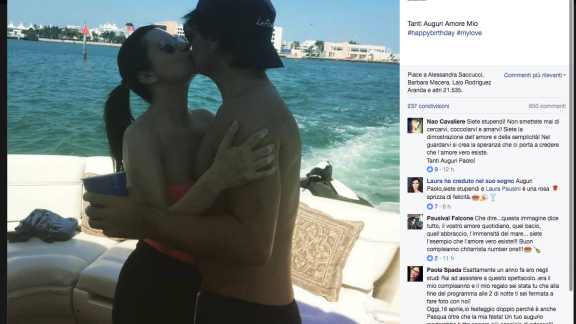 Laura Pausini bacia il suo compagno Paolo per il suo compleanno: la foto su Facebook - Radio ...
