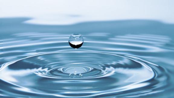 Ecco il dispositivo che crea acqua con la sola umidità