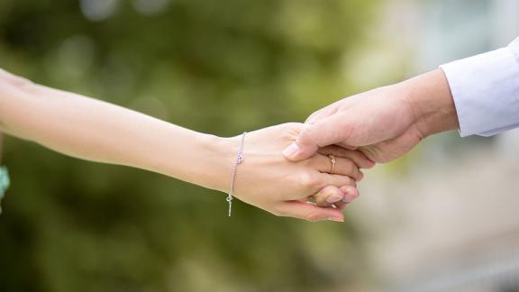 Non riescono ad avere figli: in clinica scoprono di essere fratello e sorella