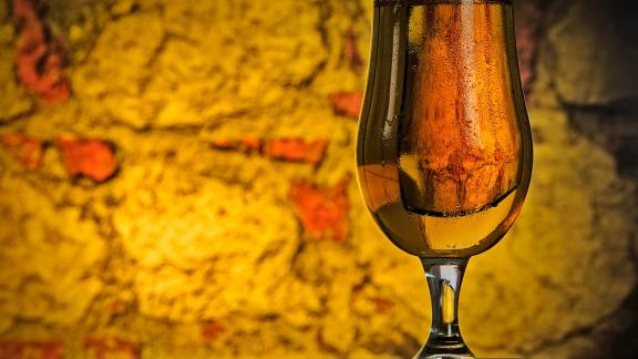 Per il mal di testa meglio la birra del paracetamolo, parola di scienza