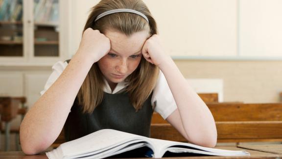 "Mia figlia stressata: basta con i compiti a casa"