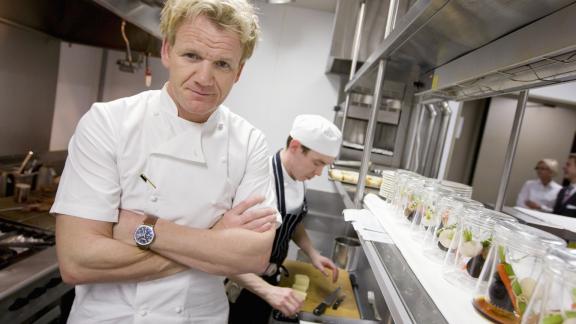 Una ragazza manda a Gordon Ramsay la foto di un piatto del fidanzato. E la risposta dello chef è sorprendente!